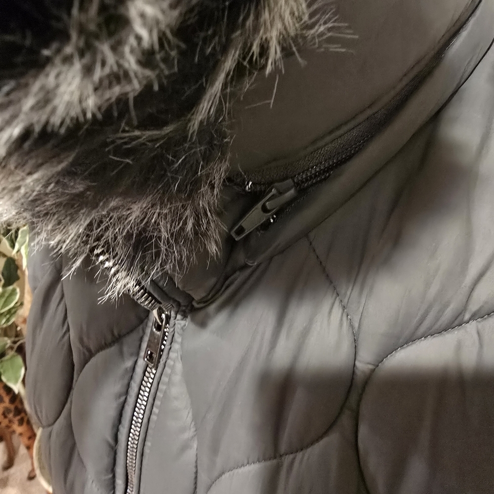 Women's Gray Quilted Puffer Jacket with Faux Fur Hood - Picture 9 of 15